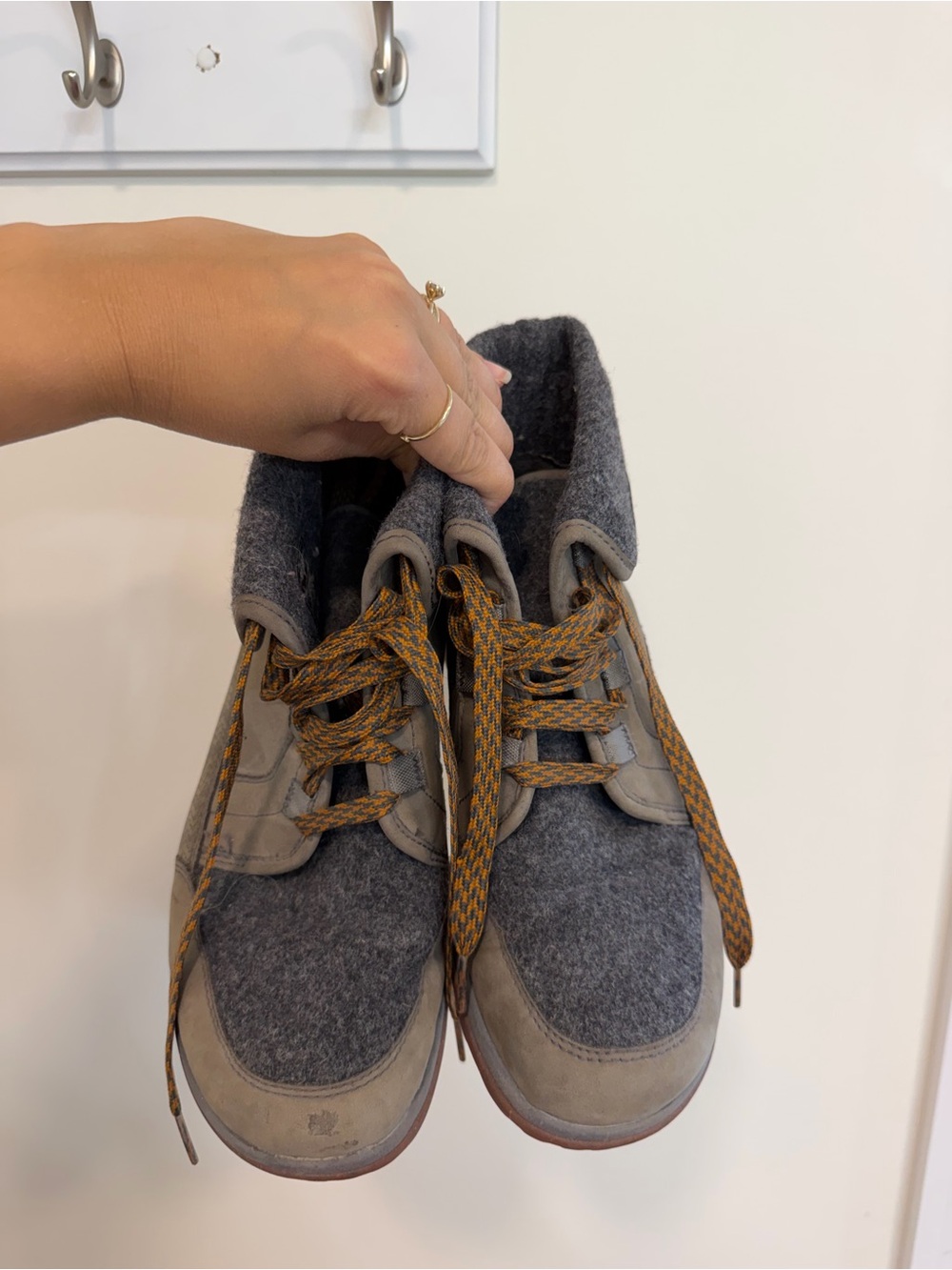 Women’s Chaco Gray Wool-Blend Casual Boots with Contrast Laces